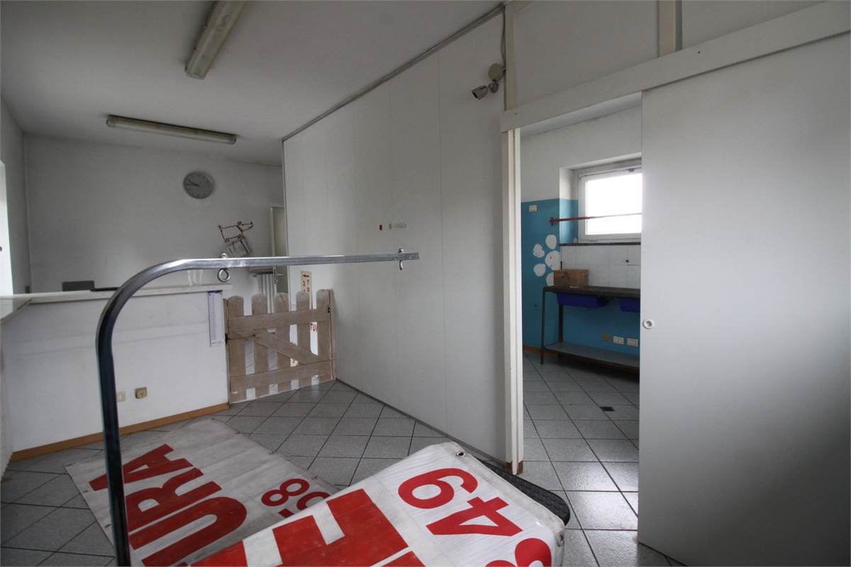 LOCALE DA RISTRUTTURARE A SENNA COMASCO