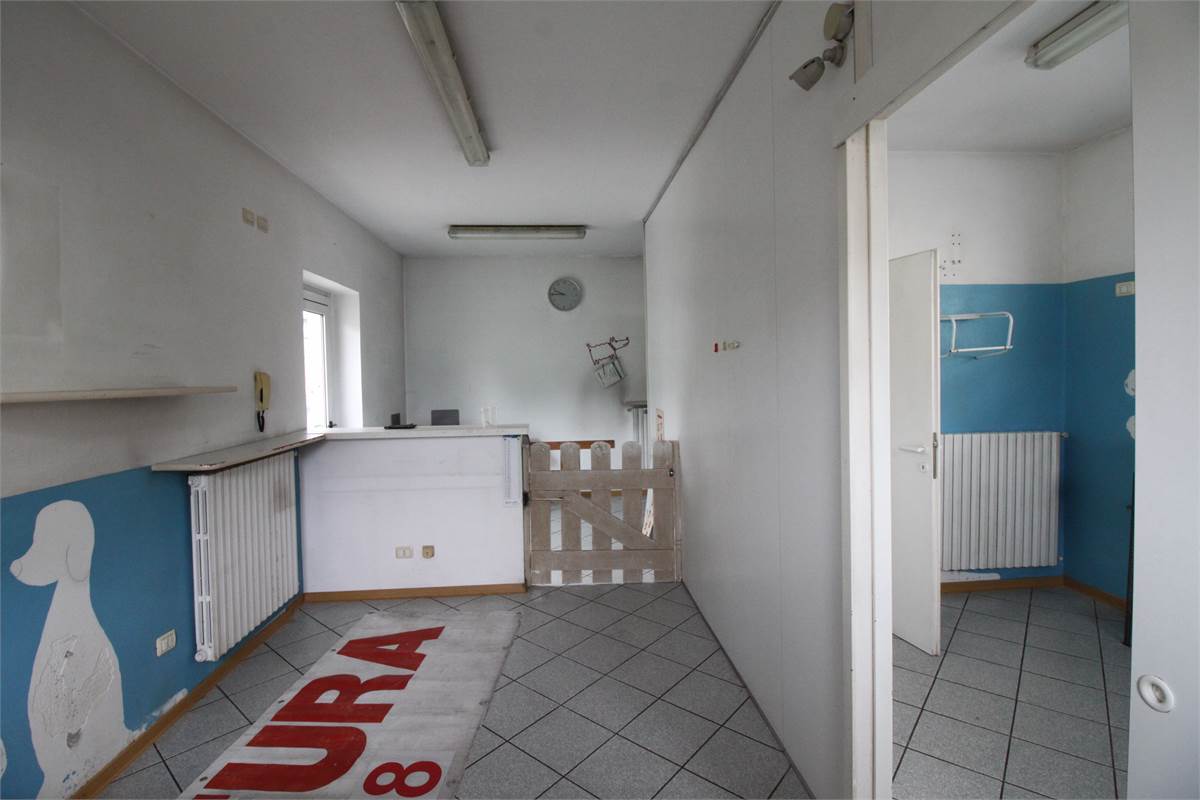 LOCALE DA RISTRUTTURARE A SENNA COMASCO