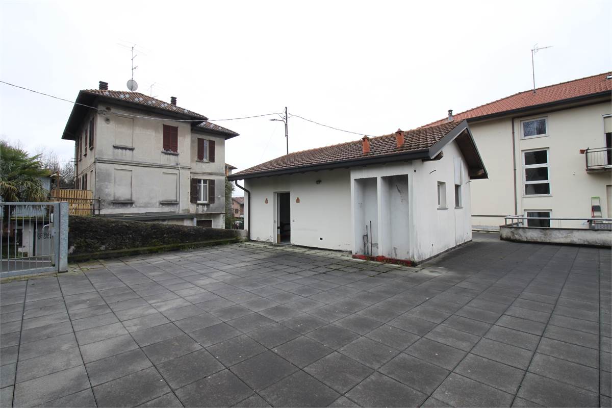 LOCALE DA RISTRUTTURARE A SENNA COMASCO