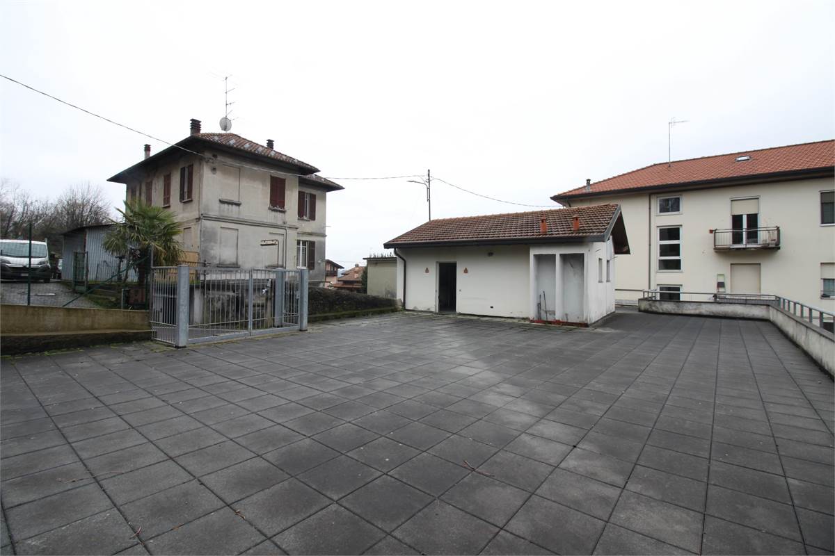 LOCALE DA RISTRUTTURARE A SENNA COMASCO