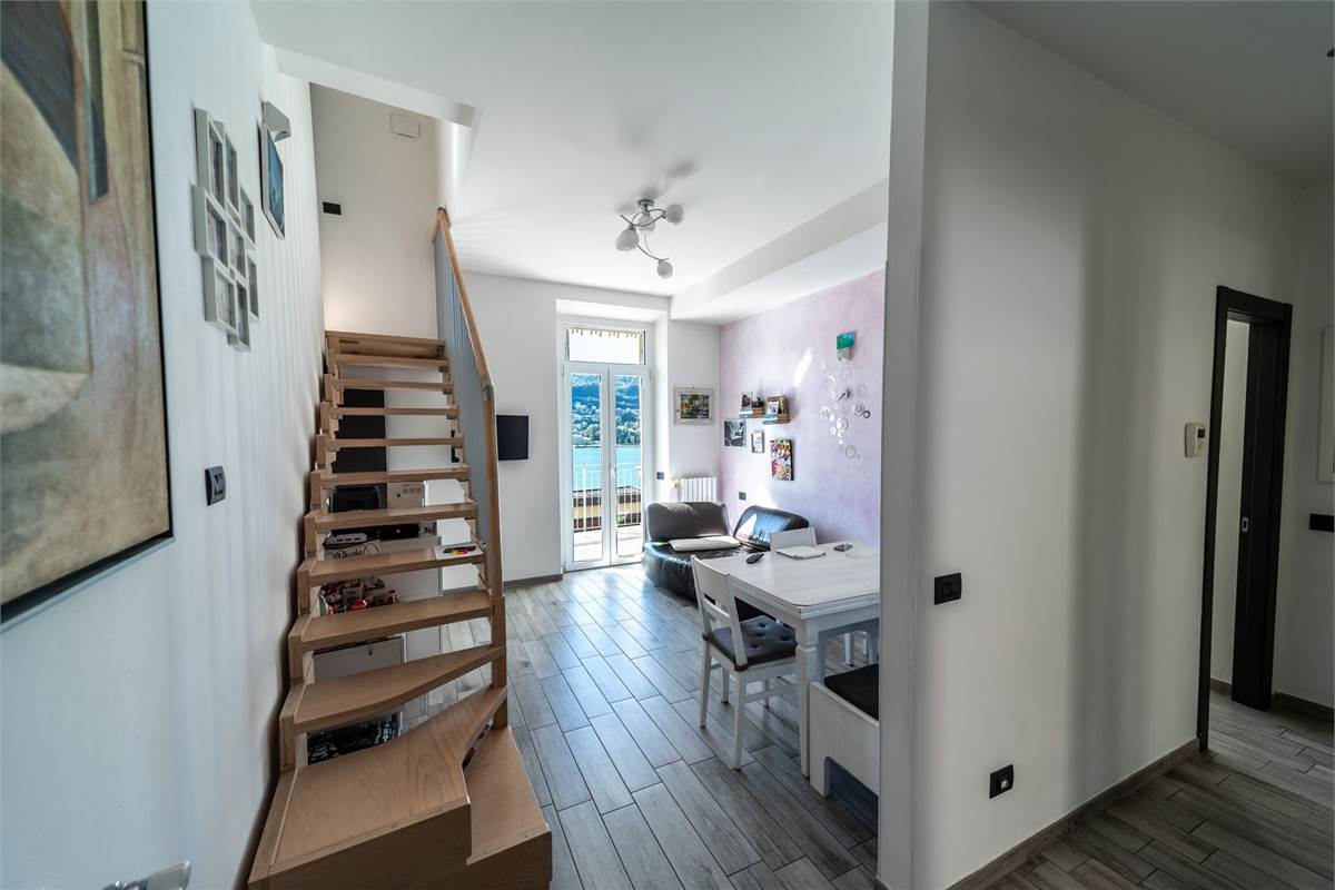 QUADRILOCALE SU DUE LIVELLI CON TERRAZZA VISTA LAGO COMO