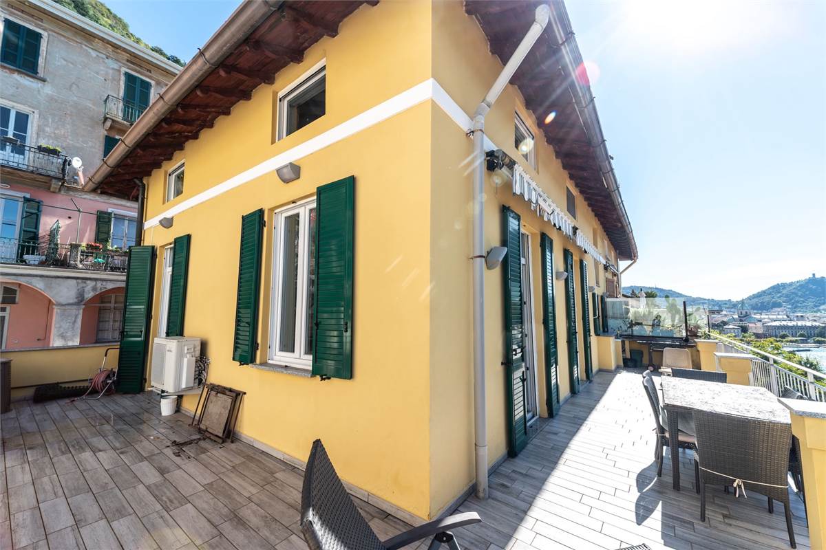 QUADRILOCALE SU DUE LIVELLI CON TERRAZZA VISTA LAGO COMO