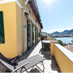 QUADRILOCALE SU DUE LIVELLI CON TERRAZZA VISTA LAGO COMO