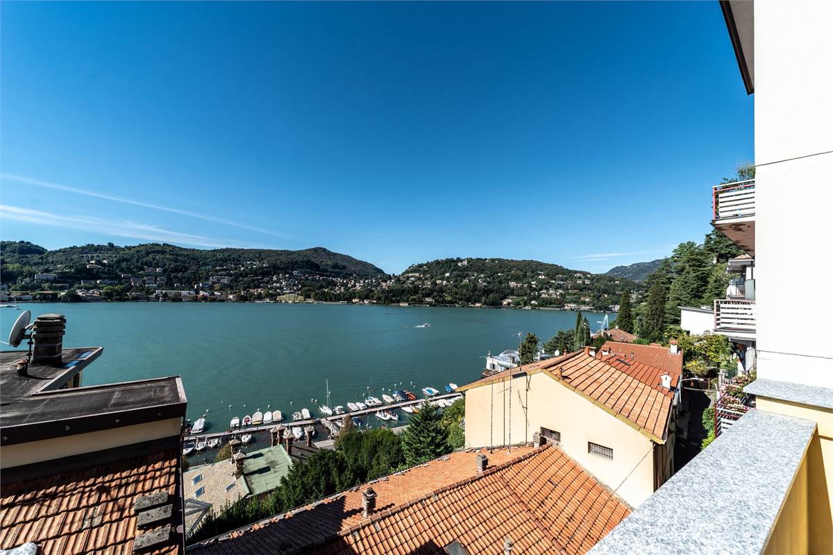 QUADRILOCALE SU DUE LIVELLI CON TERRAZZA VISTA LAGO COMO