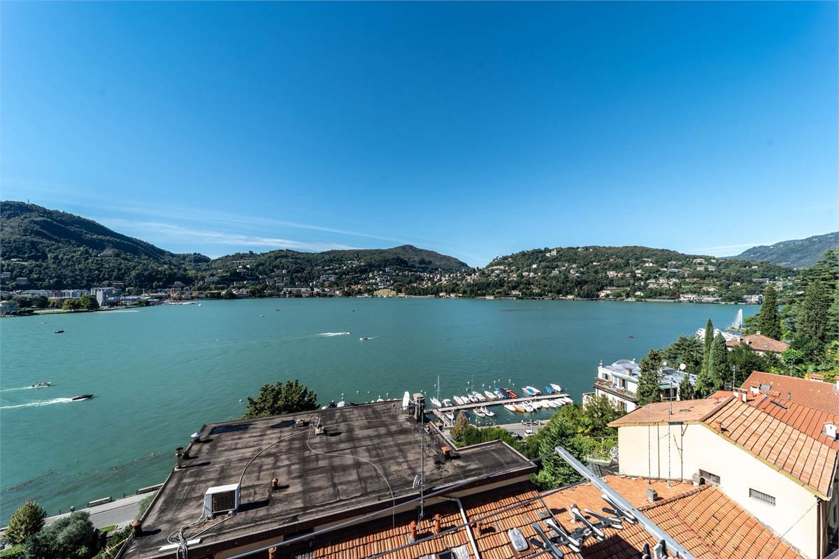 QUADRILOCALE SU DUE LIVELLI CON TERRAZZA VISTA LAGO COMO