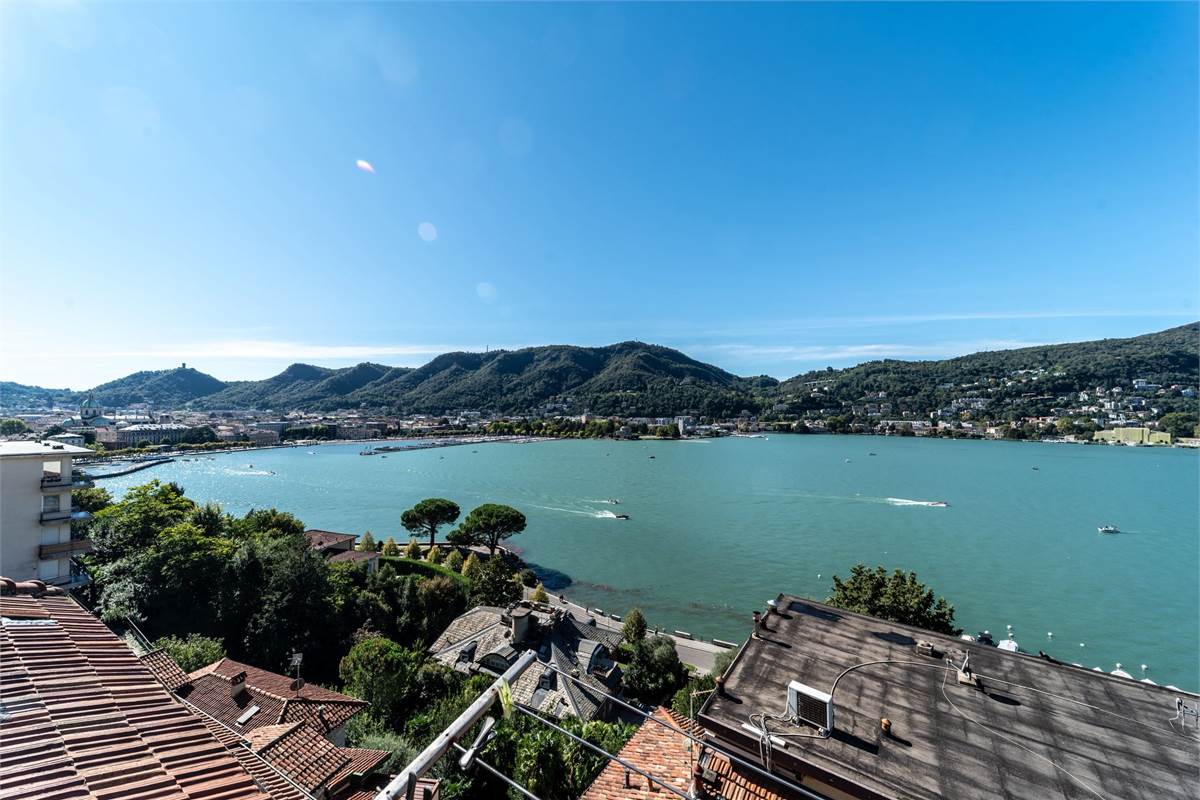 QUADRILOCALE SU DUE LIVELLI CON TERRAZZA VISTA LAGO COMO