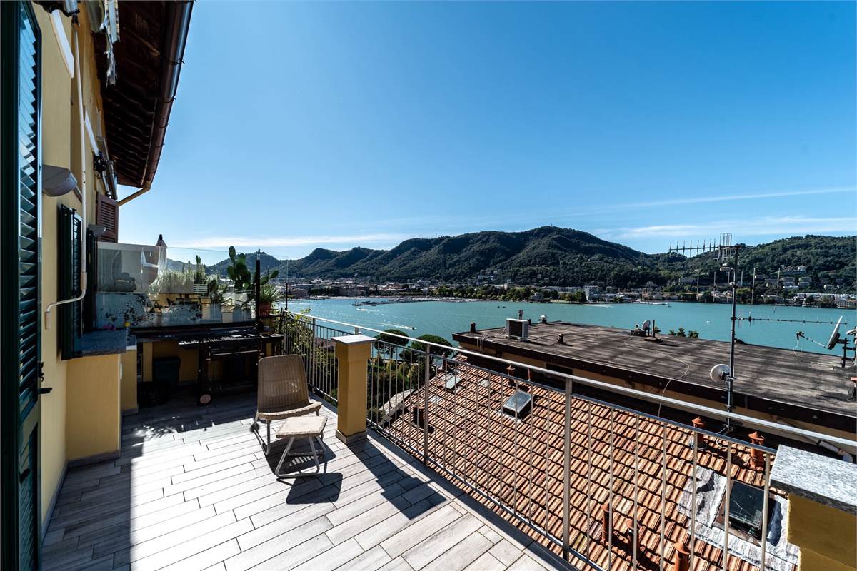 QUADRILOCALE SU DUE LIVELLI CON TERRAZZA VISTA LAGO COMO