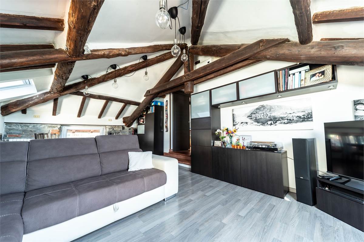 QUADRILOCALE SU DUE LIVELLI CON TERRAZZA VISTA LAGO COMO