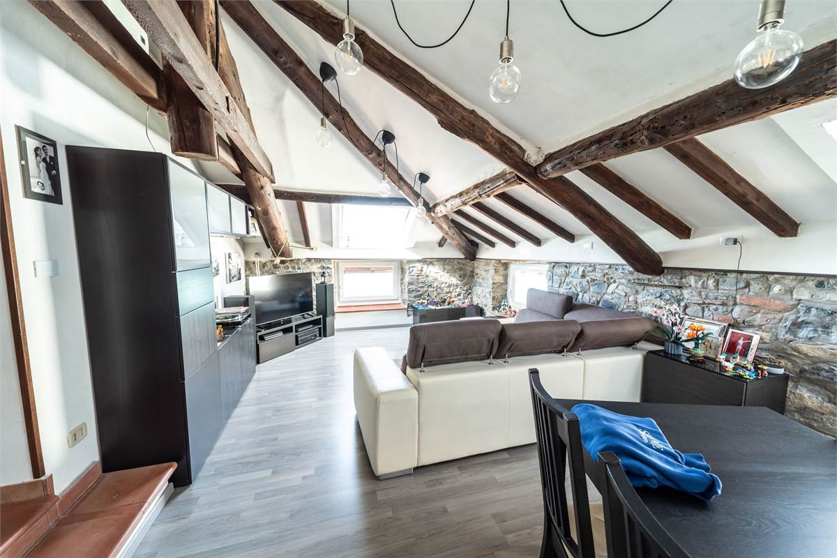 QUADRILOCALE SU DUE LIVELLI CON TERRAZZA VISTA LAGO COMO