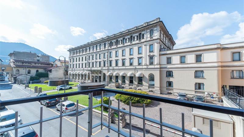 APPARTAMENTO BILOCALE CON TERRAZZO - PIAZZA ROMA - COMO
