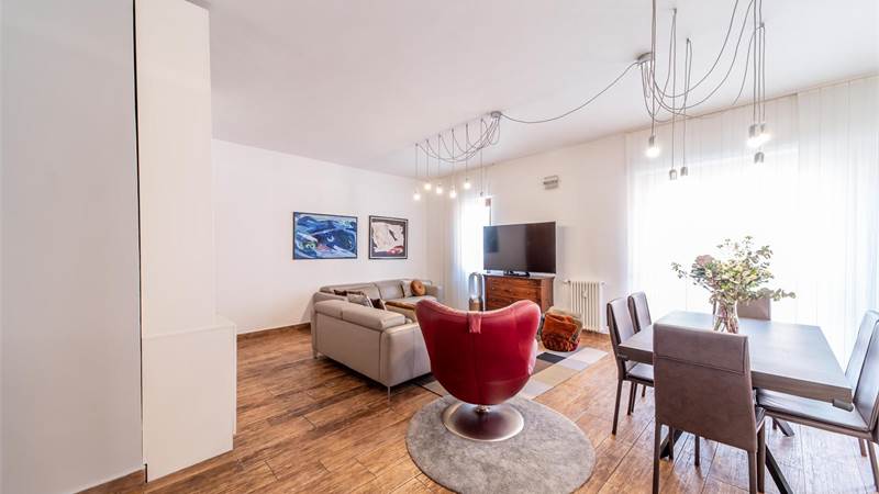 QUADRILOCALE CON BOX DOPPIO PIAZZA ROMA - COMO 