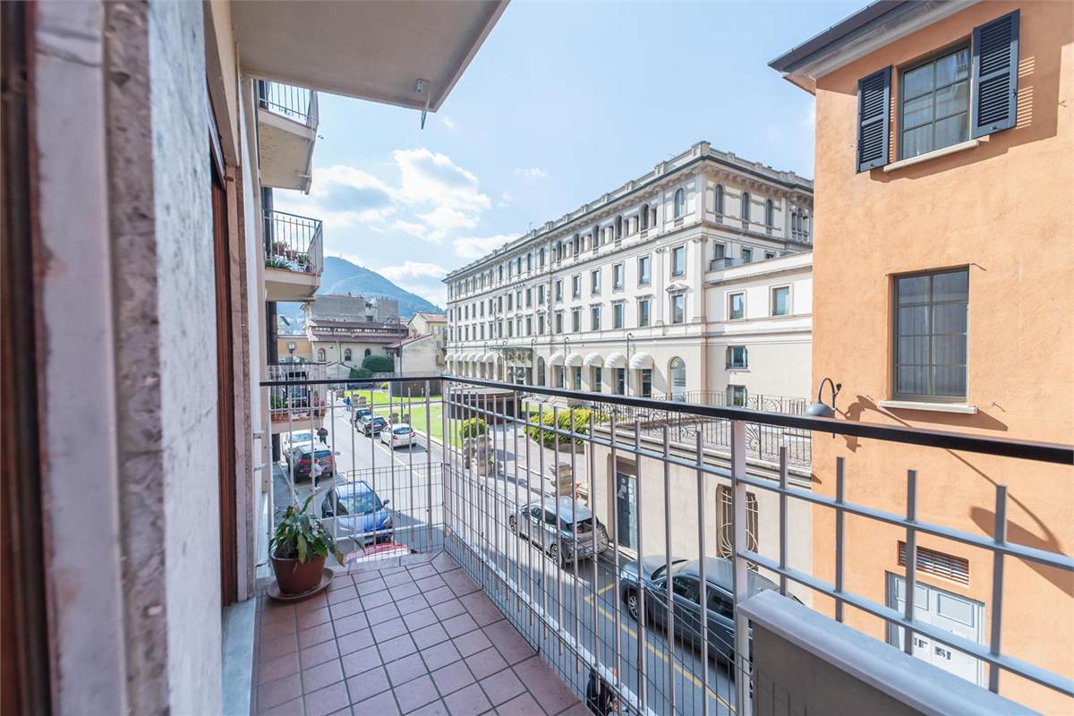QUADRILOCALE CON BOX DOPPIO PIAZZA ROMA - COMO 