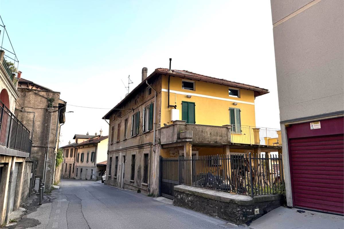 QUADRILOCALE SU DUE LIVELLI CON TERRAZZA VISTA LAGO COMO