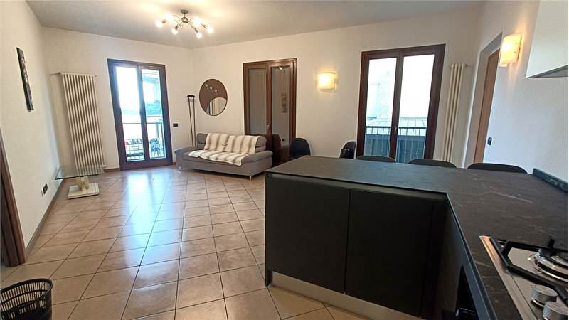 APPARTAMENTO BILOCALE ARREDATO ALBATE COMO