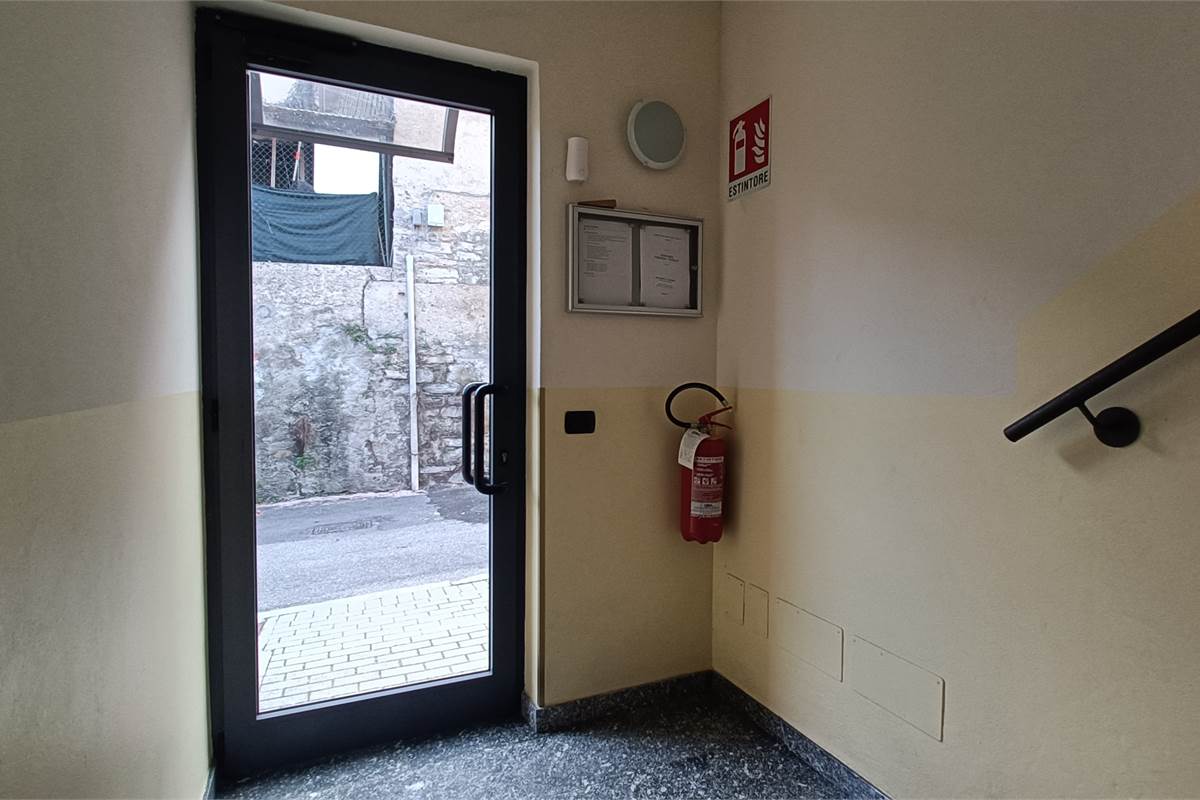 BILOCALE ARREDATO ALBATE COMO