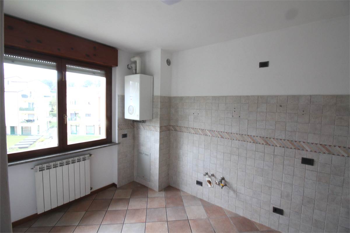 AMPIO QUADRILOCALE CON BOX DOPPIO - VILLA GUARDIA