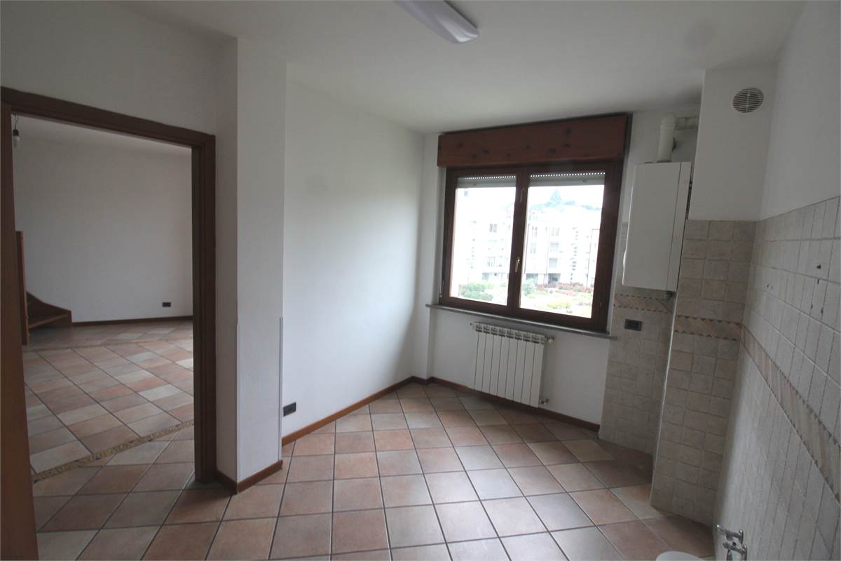 AMPIO QUADRILOCALE CON BOX DOPPIO - VILLA GUARDIA