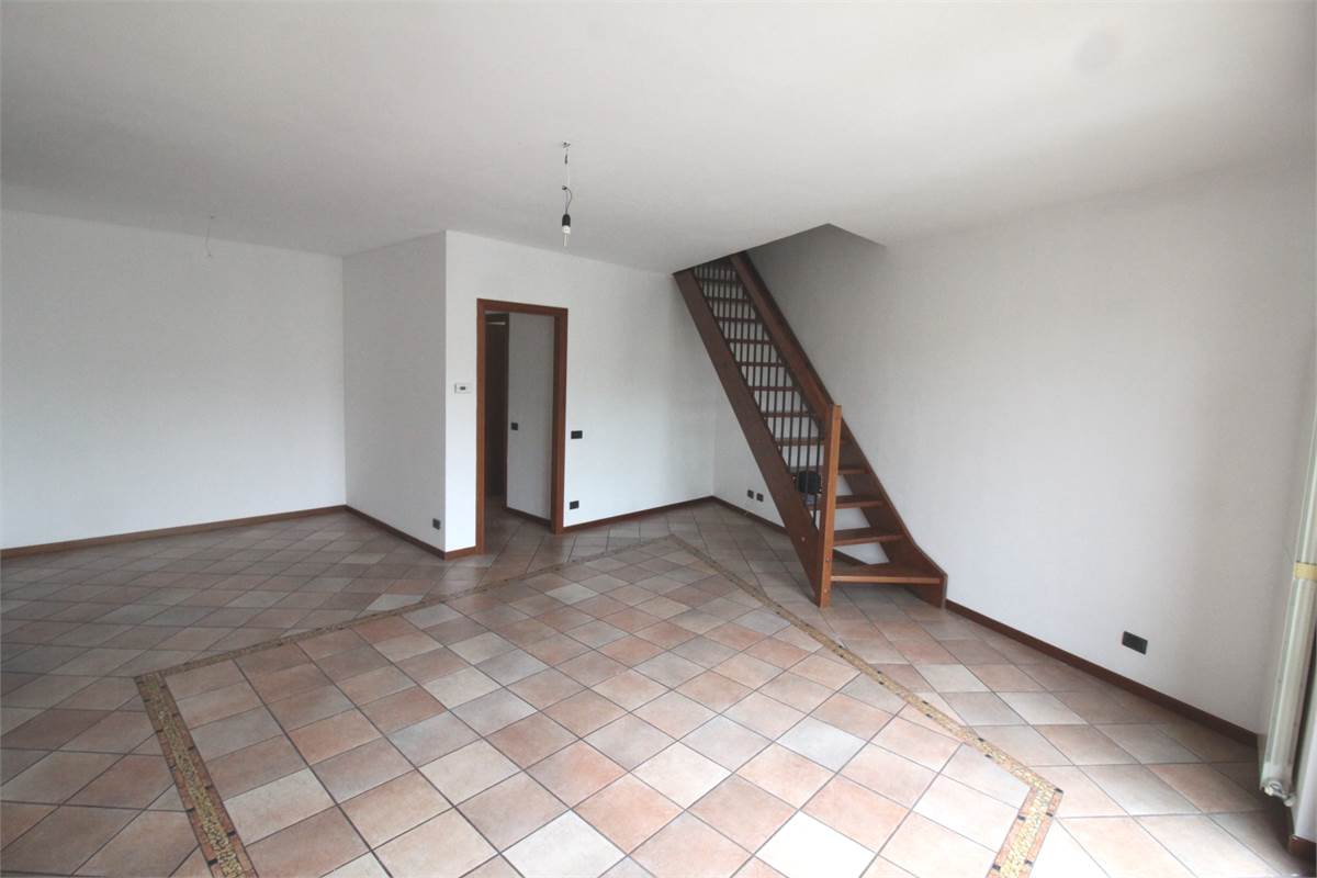 AMPIO QUADRILOCALE CON BOX DOPPIO - VILLA GUARDIA