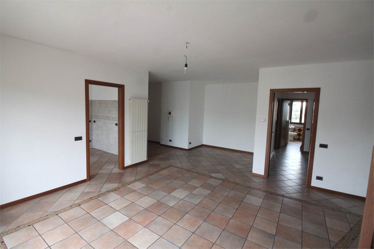 AMPIO QUADRILOCALE CON BOX DOPPIO - VILLA GUARDIA