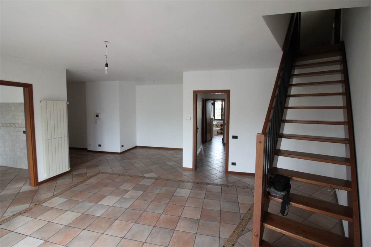 AMPIO QUADRILOCALE CON BOX DOPPIO - VILLA GUARDIA
