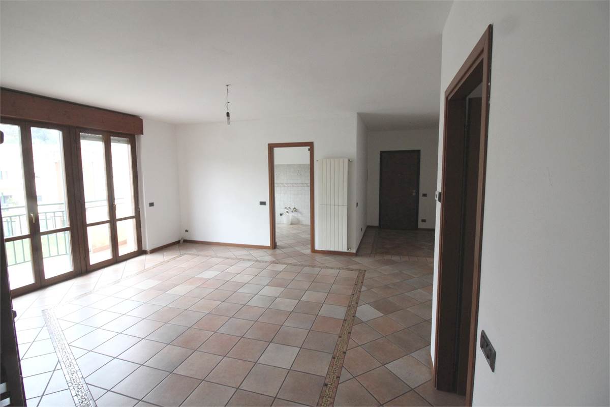 AMPIO QUADRILOCALE CON BOX DOPPIO - VILLA GUARDIA