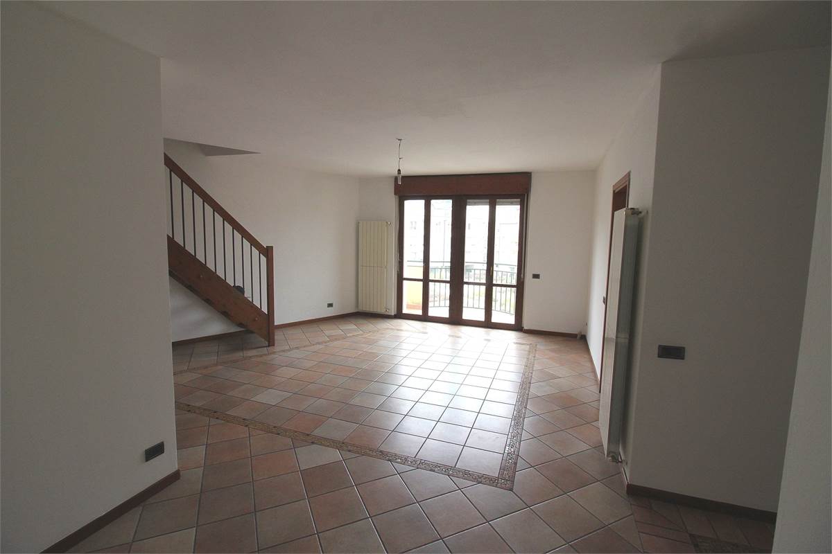 AMPIO QUADRILOCALE CON BOX DOPPIO - VILLA GUARDIA