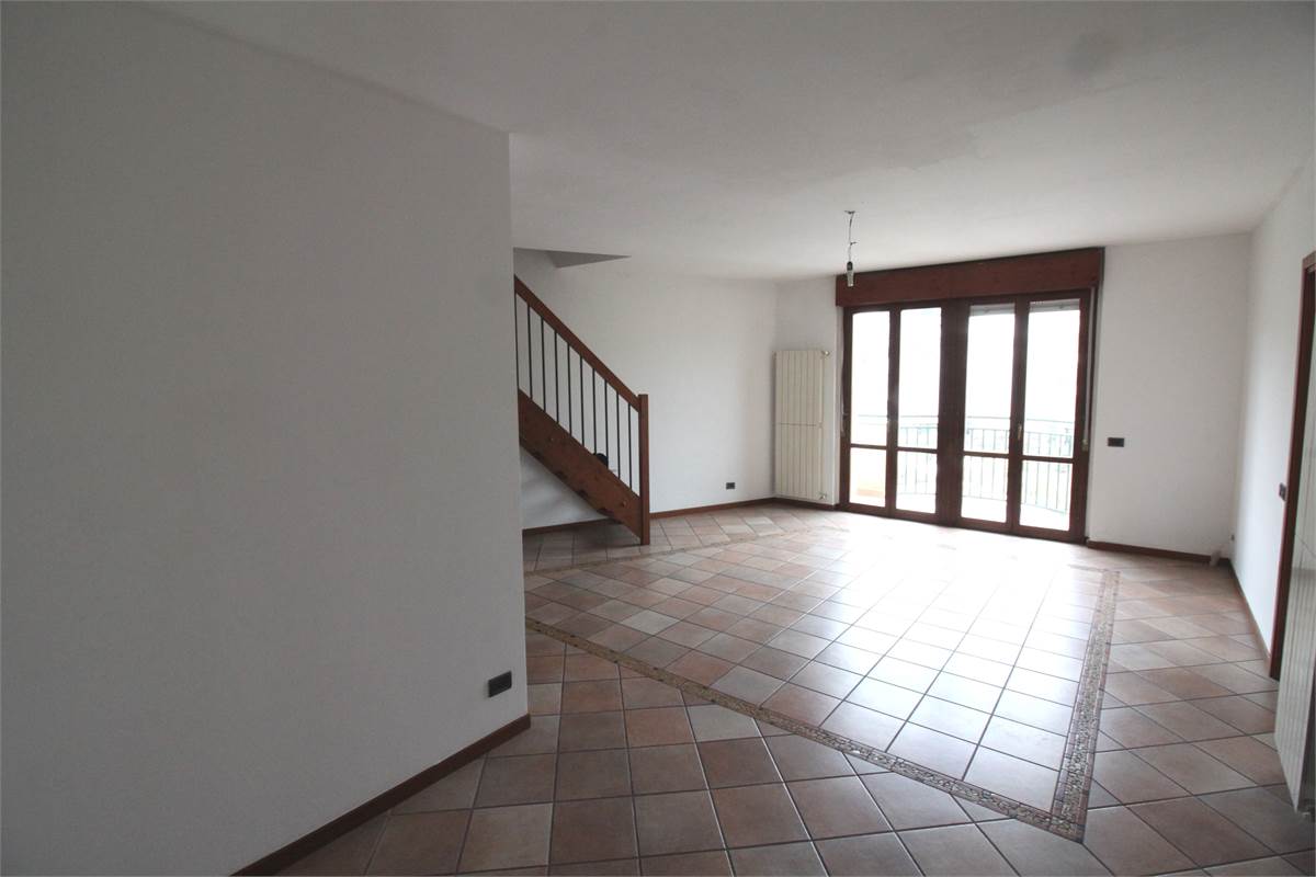 AMPIO QUADRILOCALE CON BOX DOPPIO - VILLA GUARDIA