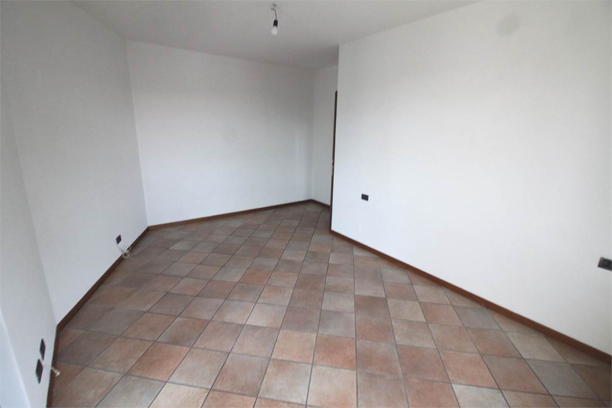 AMPIO QUADRILOCALE CON BOX DOPPIO - VILLA GUARDIA