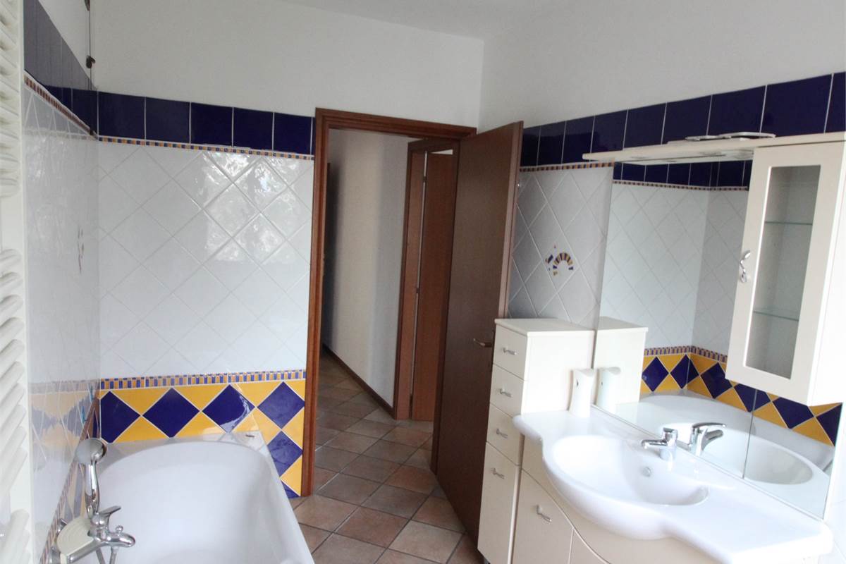 AMPIO QUADRILOCALE CON BOX DOPPIO - VILLA GUARDIA