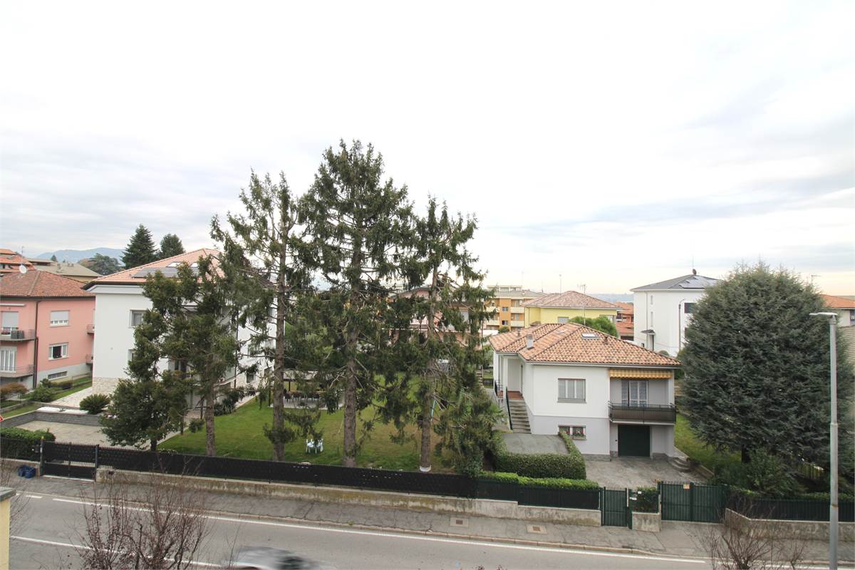 AMPIO QUADRILOCALE CON BOX DOPPIO - VILLA GUARDIA