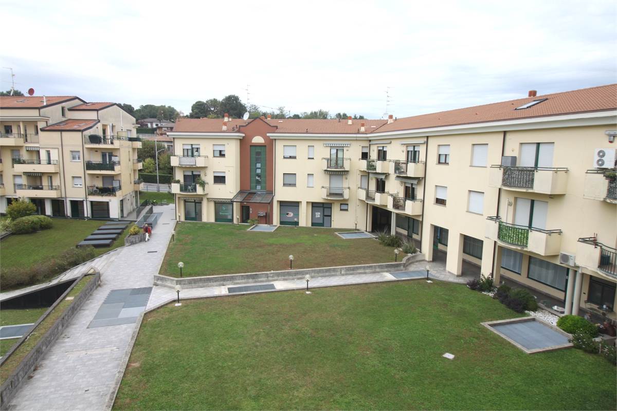 AMPIO QUADRILOCALE CON BOX DOPPIO - VILLA GUARDIA