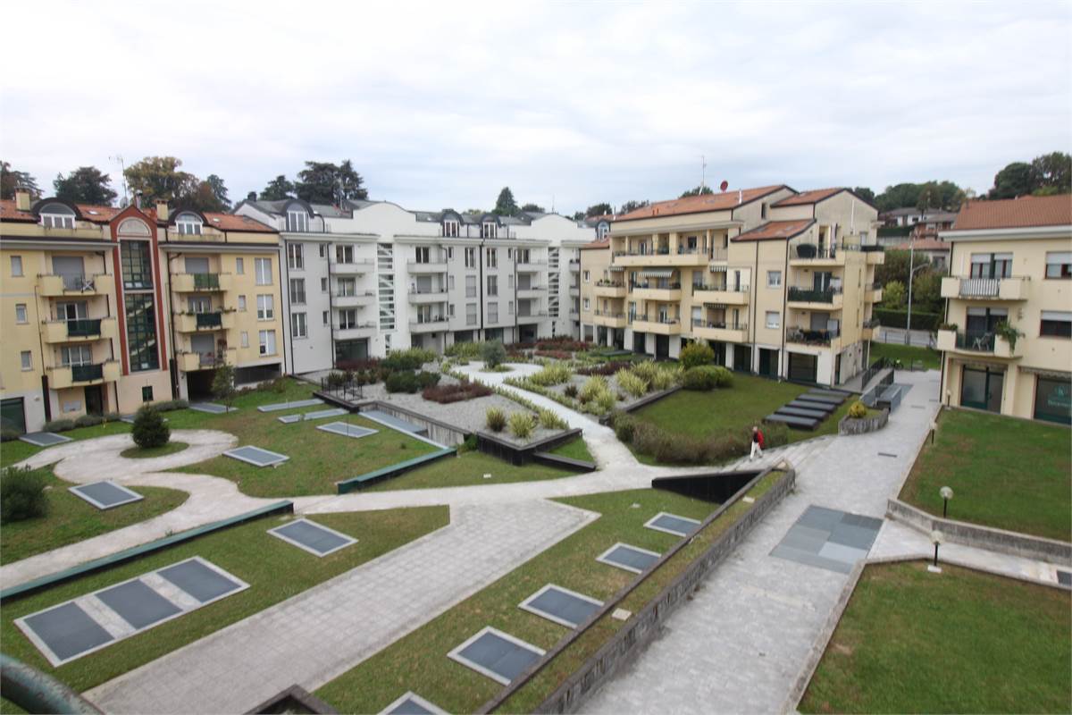 AMPIO QUADRILOCALE CON BOX DOPPIO - VILLA GUARDIA