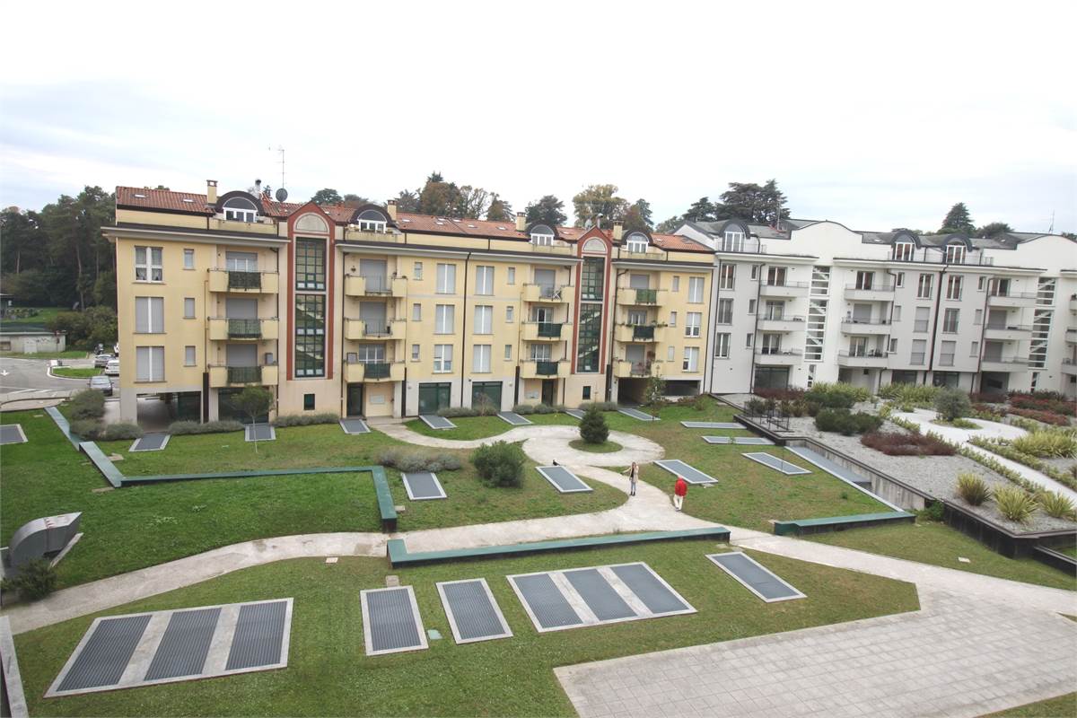 AMPIO QUADRILOCALE CON BOX DOPPIO - VILLA GUARDIA