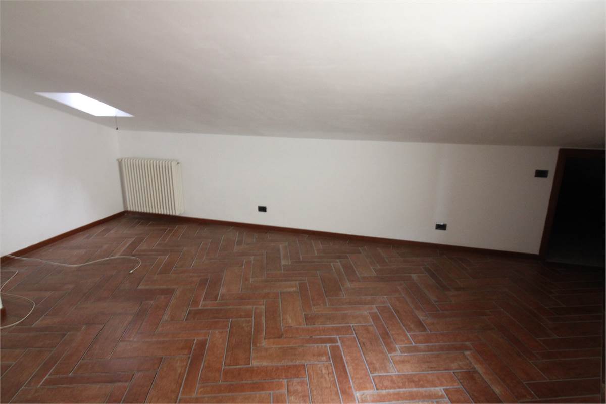 AMPIO QUADRILOCALE CON BOX DOPPIO - VILLA GUARDIA