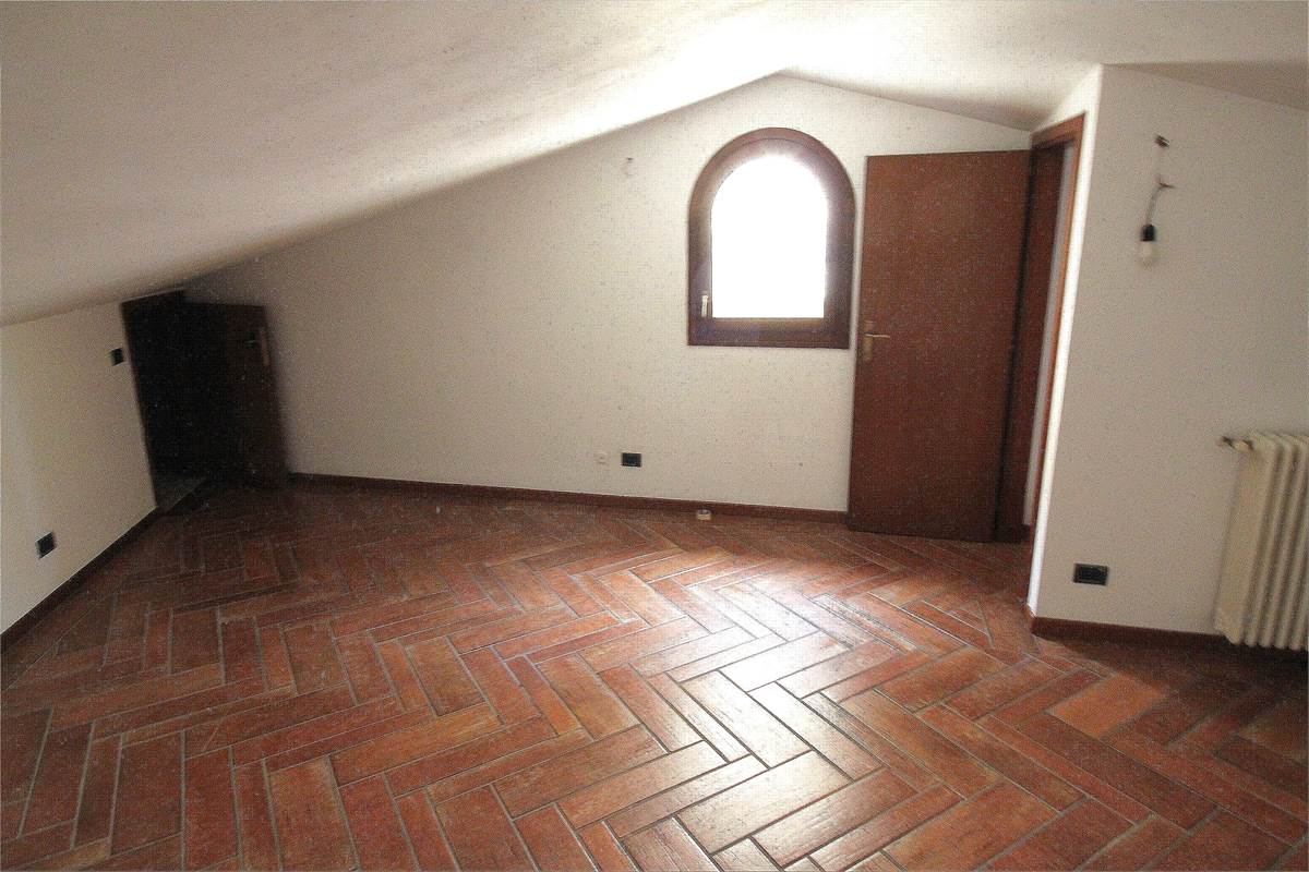 AMPIO QUADRILOCALE CON BOX DOPPIO - VILLA GUARDIA