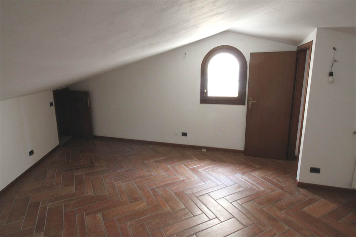 AMPIO QUADRILOCALE CON BOX DOPPIO - VILLA GUARDIA