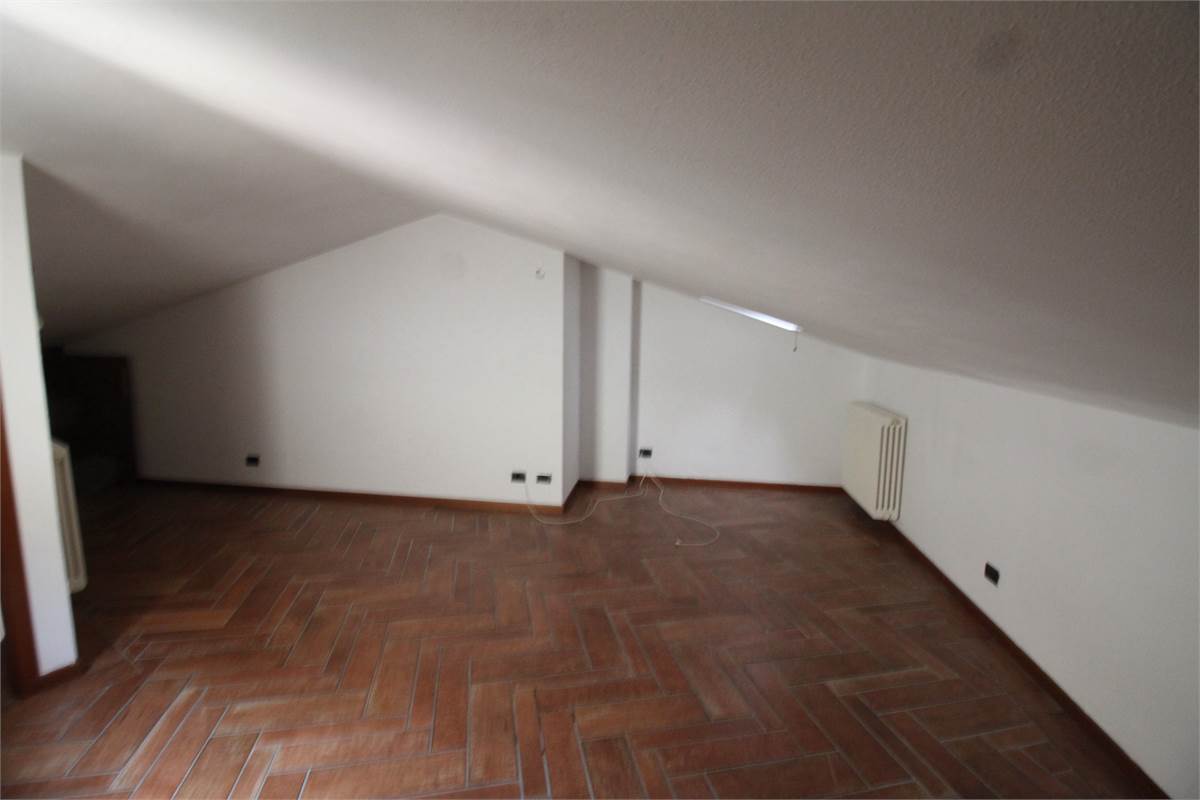 AMPIO QUADRILOCALE CON BOX DOPPIO - VILLA GUARDIA
