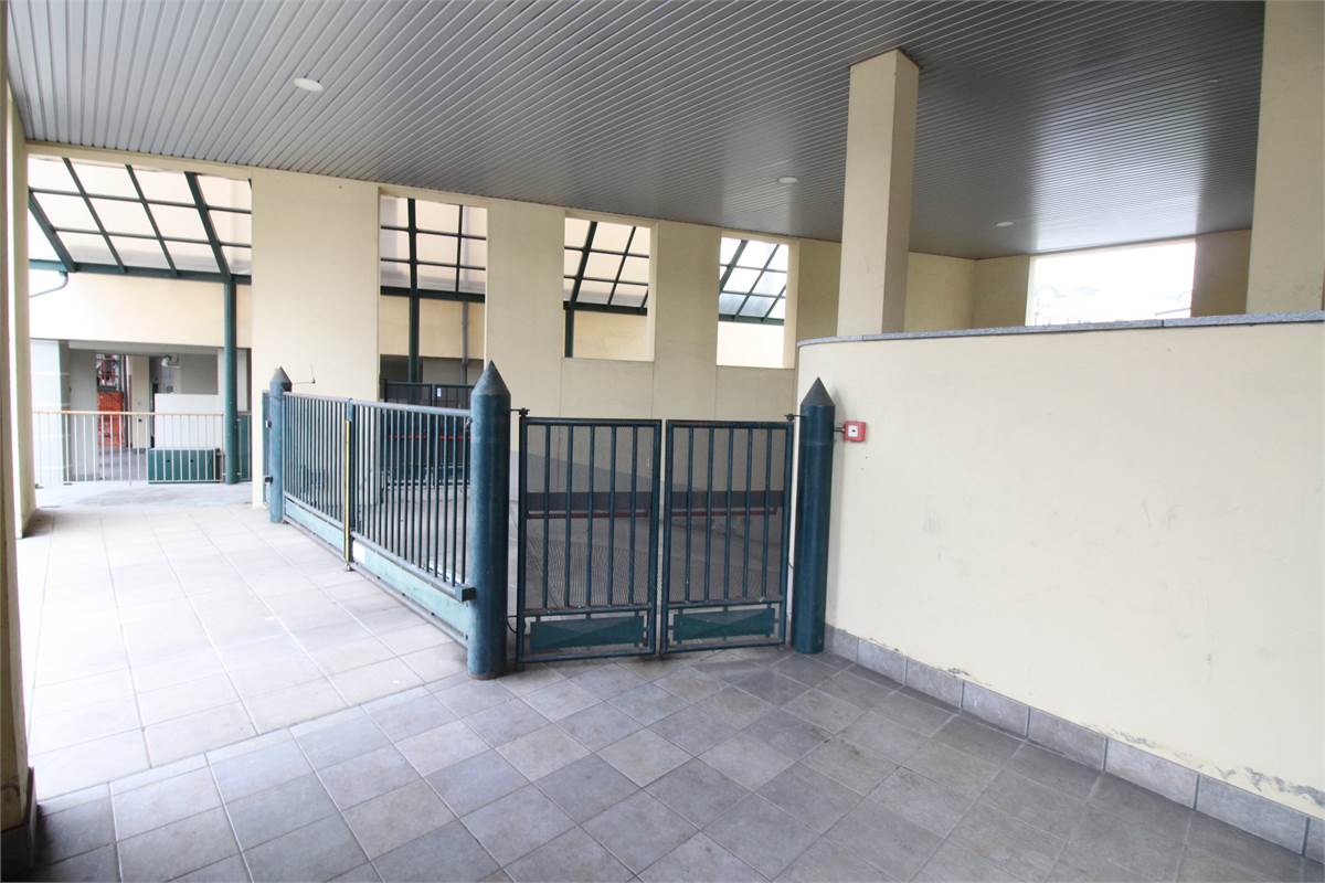 AMPIO QUADRILOCALE CON BOX DOPPIO - VILLA GUARDIA