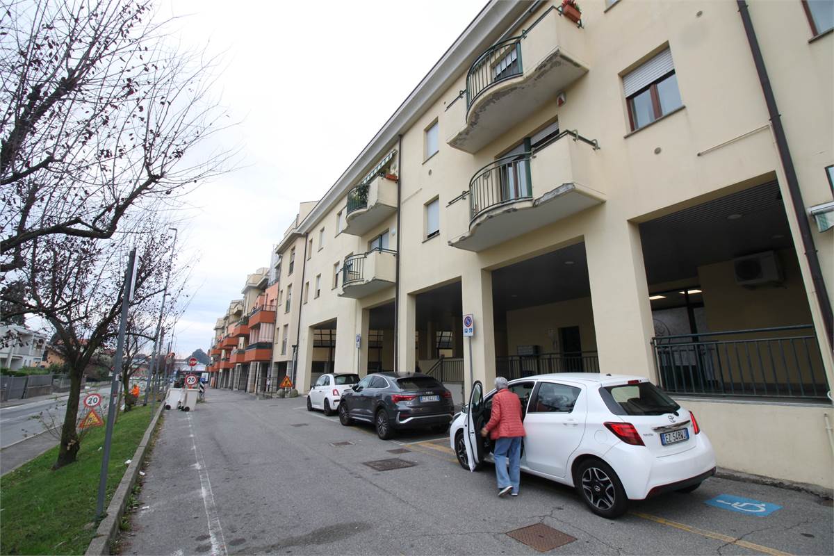 AMPIO QUADRILOCALE CON BOX DOPPIO - VILLA GUARDIA