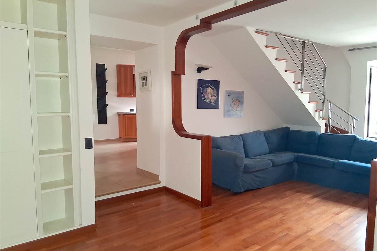PORZIONE CASA CIELO TERRA CON  2 GRANDI BOX - ROVENNA - CERNOBBIO