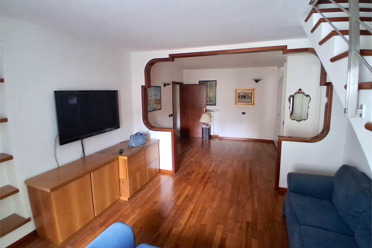 PORZIONE CASA CIELO TERRA CON  2 GRANDI BOX - ROVENNA - CERNOBBIO