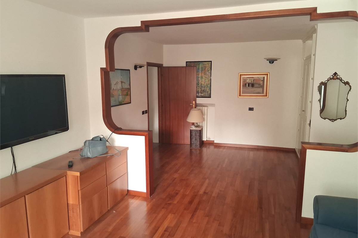 PORZIONE CASA CIELO TERRA CON  2 GRANDI BOX - ROVENNA - CERNOBBIO