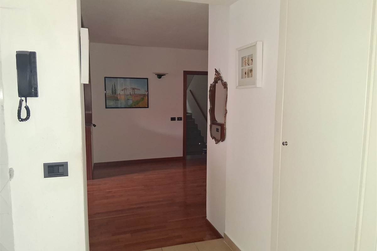 PORZIONE CASA CIELO TERRA CON  2 GRANDI BOX - ROVENNA - CERNOBBIO