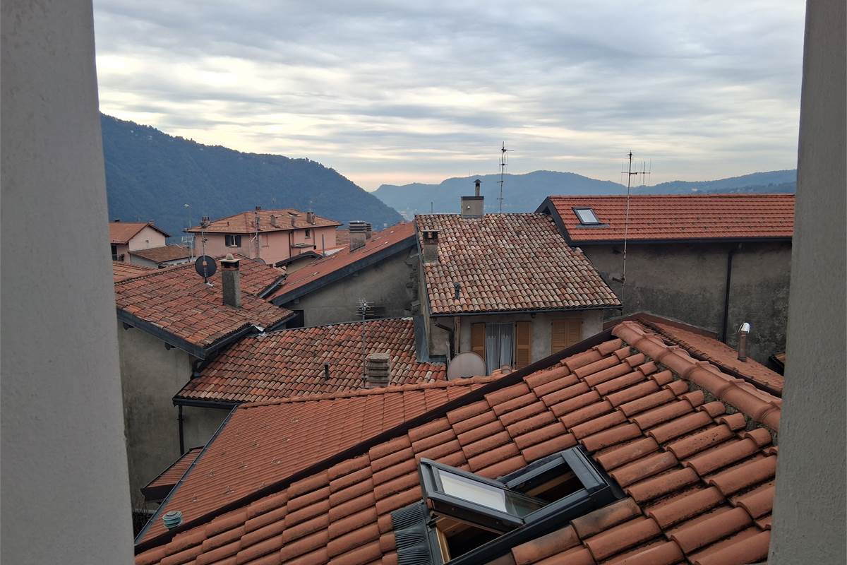 PORZIONE CASA CIELO TERRA CON  2 GRANDI BOX - ROVENNA - CERNOBBIO