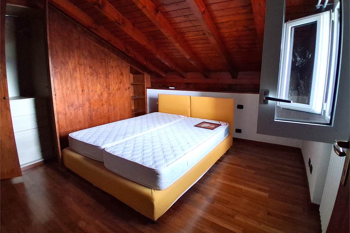 PORZIONE CASA CIELO TERRA CON  2 GRANDI BOX - ROVENNA - CERNOBBIO