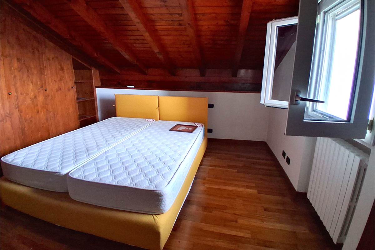 PORZIONE CASA CIELO TERRA CON  2 GRANDI BOX - ROVENNA - CERNOBBIO