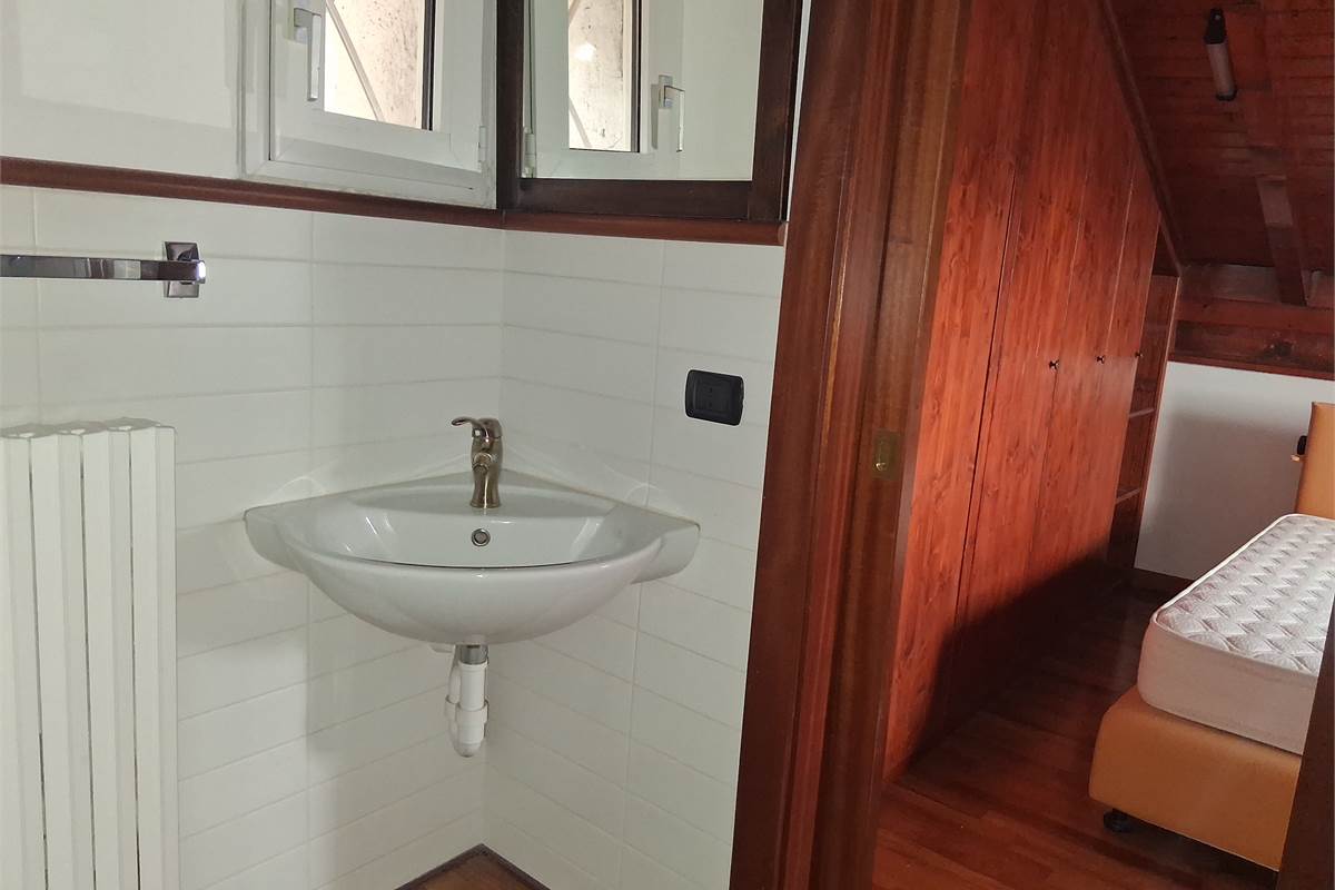 PORZIONE CASA CIELO TERRA CON  2 GRANDI BOX - ROVENNA - CERNOBBIO