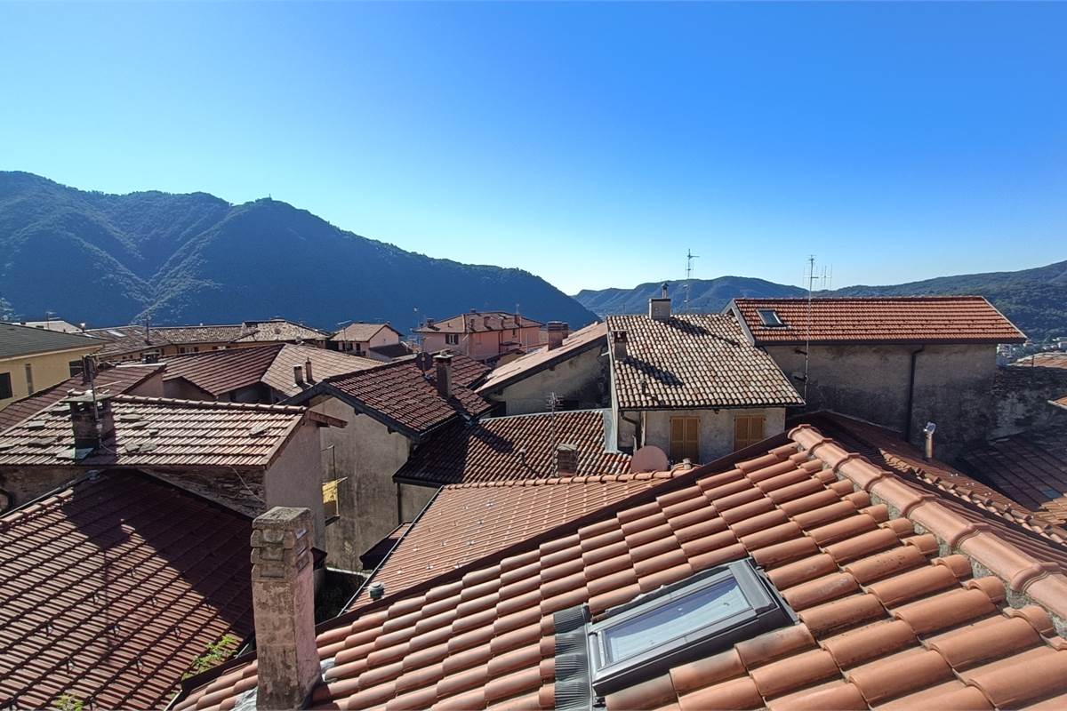 PORZIONE CASA CIELO TERRA CON  2 GRANDI BOX - ROVENNA - CERNOBBIO