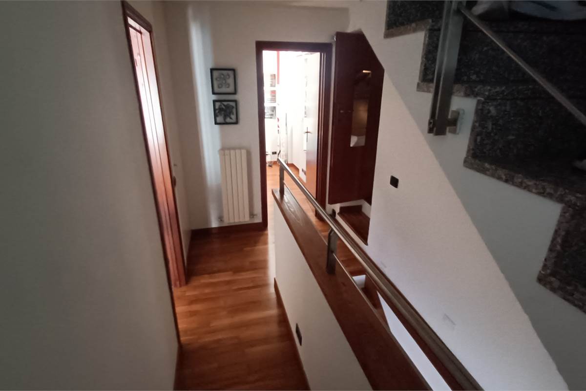 PORZIONE CASA CIELO TERRA CON  2 GRANDI BOX - ROVENNA - CERNOBBIO
