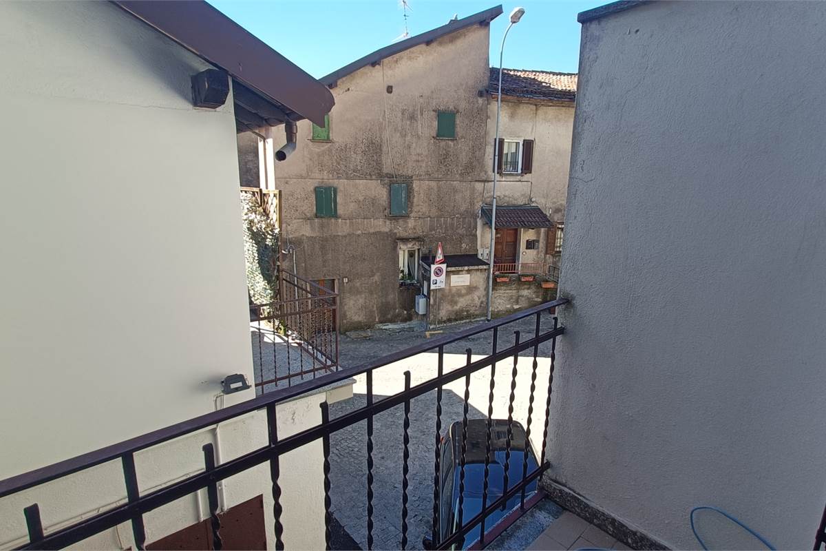 PORZIONE CASA CIELO TERRA CON  2 GRANDI BOX - ROVENNA - CERNOBBIO